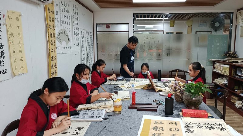 PLC编程入门与电工技能升级：关键要素解析