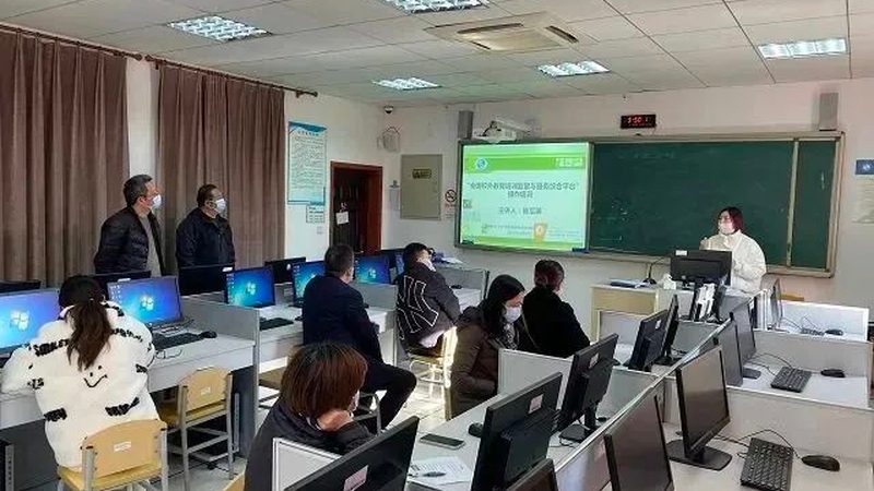 面试过程中，考生需要注意以下几点：