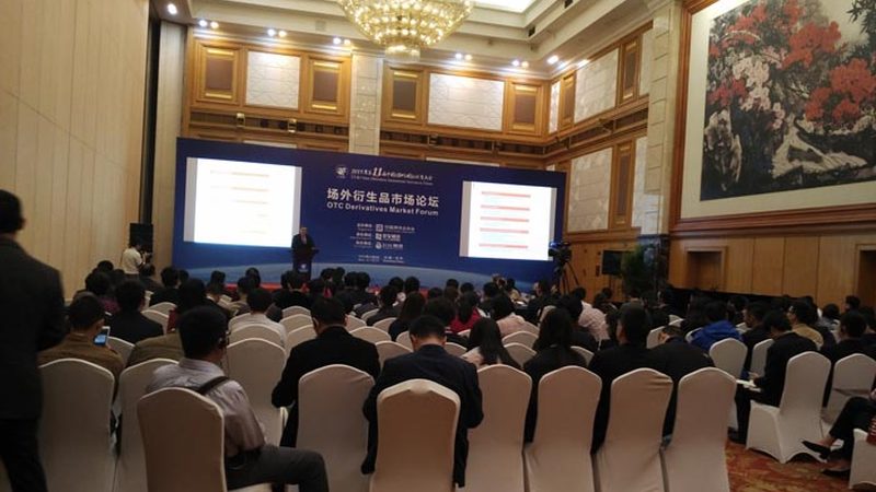 在翻译过程中，要注意语言规范，避免出现中式英语。以下是一些常见的中式英语表达：